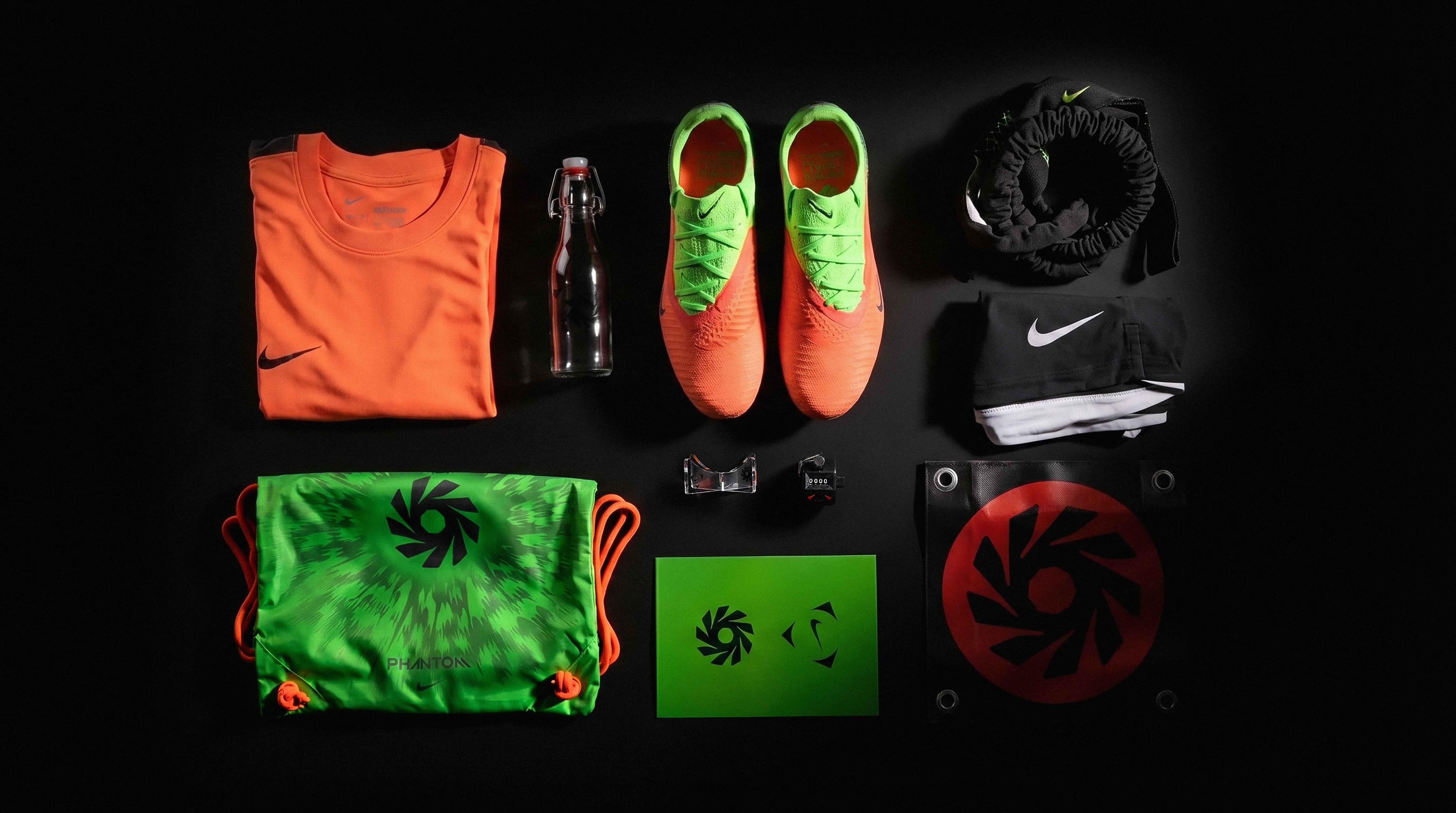 Nike Football met Haaland en boîte avec Mutant